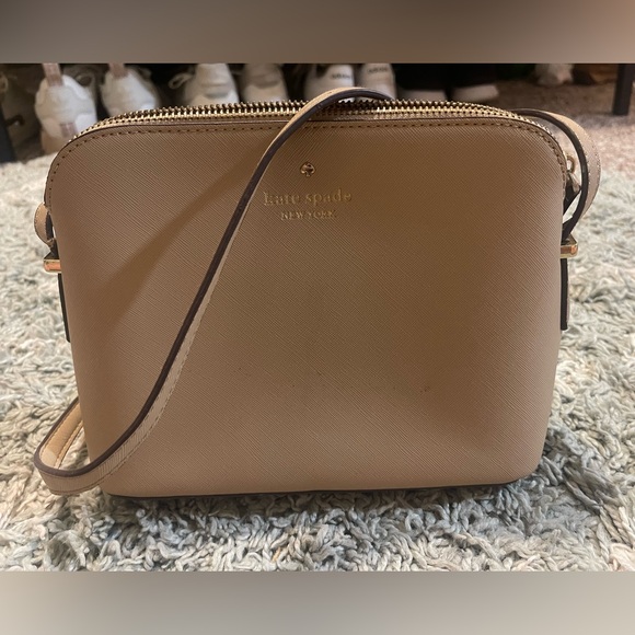 kate spade Handbags - Kate Spade Beige Crossbody Purse